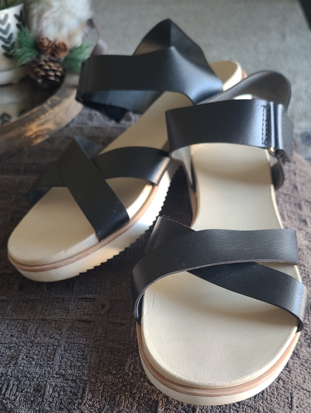 Time And True Women’s Black Strappy Sandals. Size 8. Bin 8.